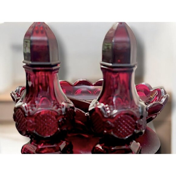 Beautiful Vintage Anchor Hocking Salt Pepper and 2 sided bon bon dish - Picture 7 of 10